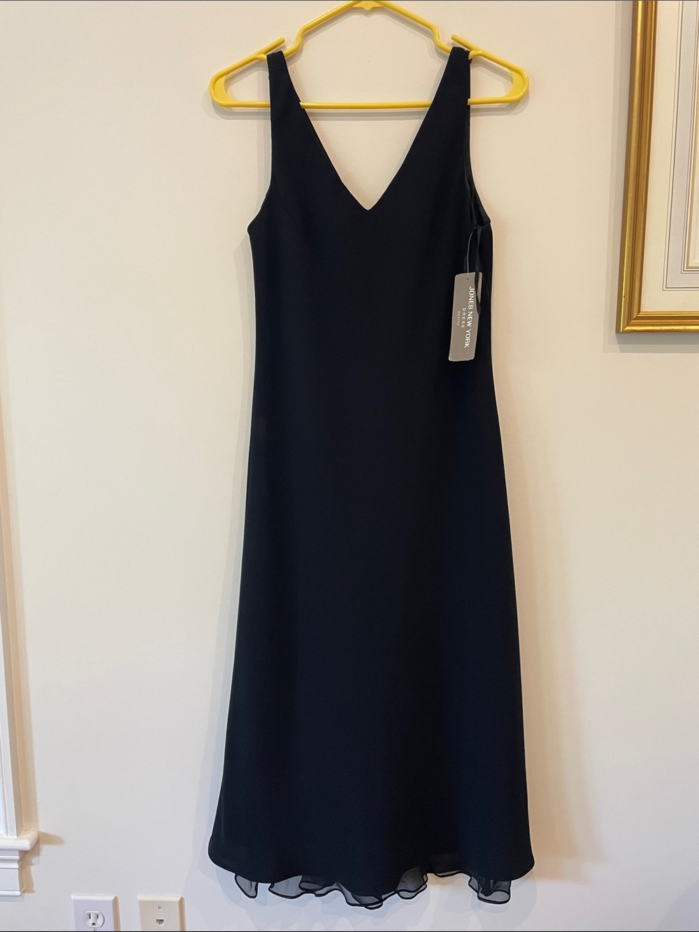 NWT elegant Jones New York evening dress black.